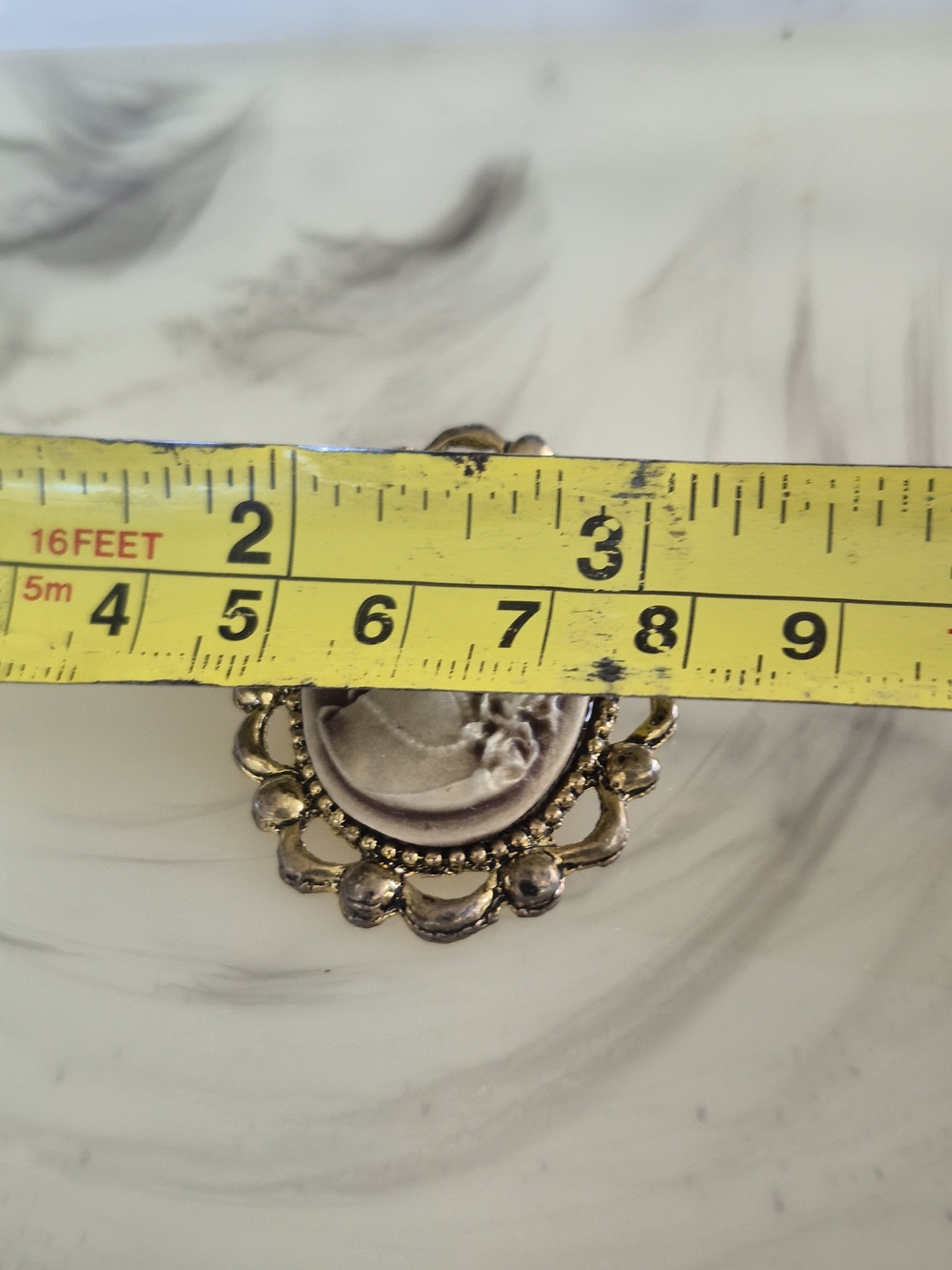 Vintage Cameo Brooch in Cream and Gold - Picture 5 of 5